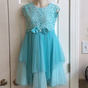 Jona Michelle party dress. 👗 Beautiful color.